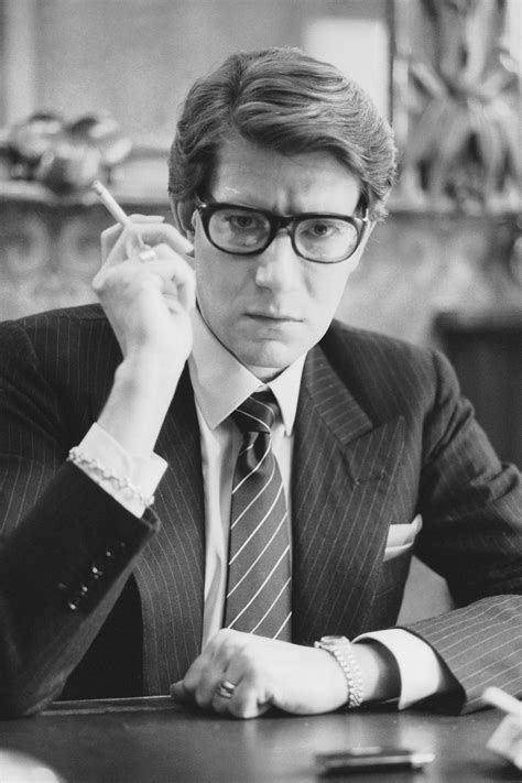 Yves SAINT LAURENT